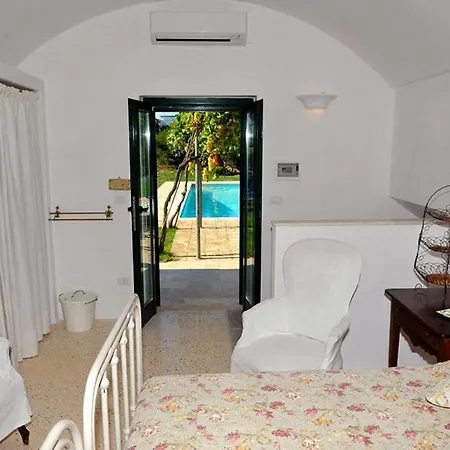 Sleeps 10 With Pool And Air Con Cisternino