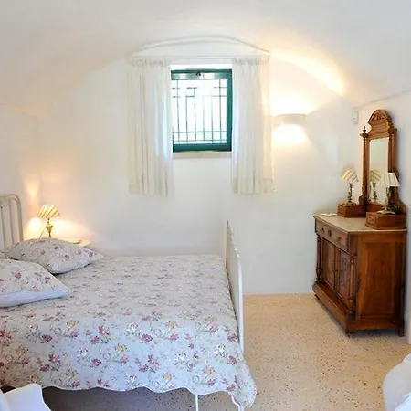 Sleeps 10 With Pool And Air Con * Cisternino