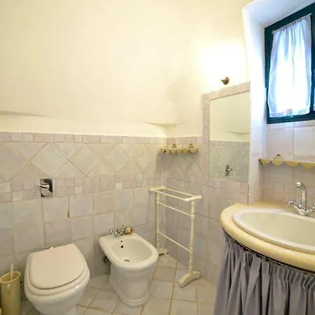 Villa Sleeps 10 With Pool And Air Con