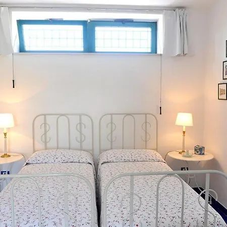 Sleeps 10 With Pool And Air Con וילה צ'יסטרנינו